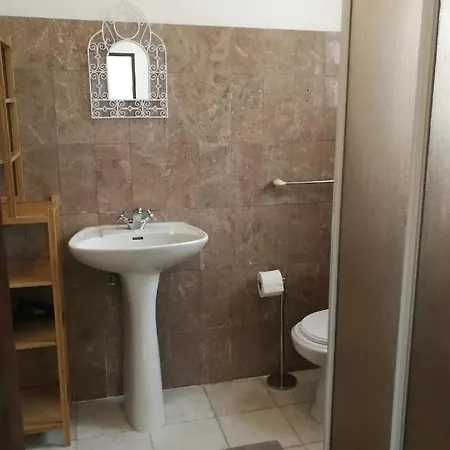 Guest house Room In Guest Room - Sunny Studio For Two